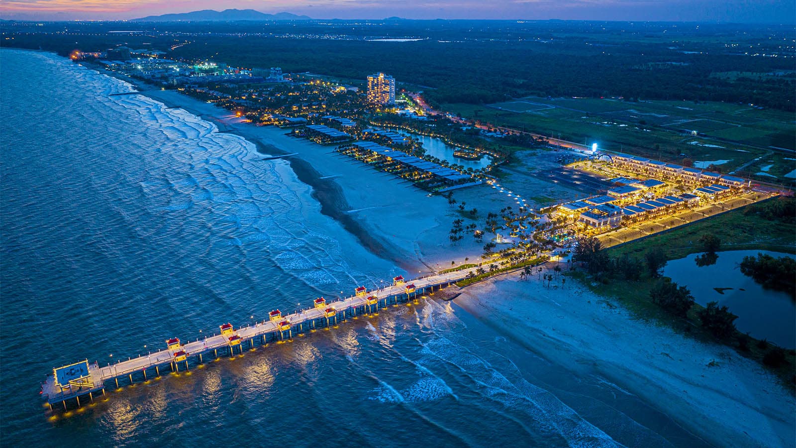 Chính thức khánh thành Cầu ngắm biển dài nhất Đông Nam Á và khai trương phố TMDV Hamptons Plaza Hồ Tràm