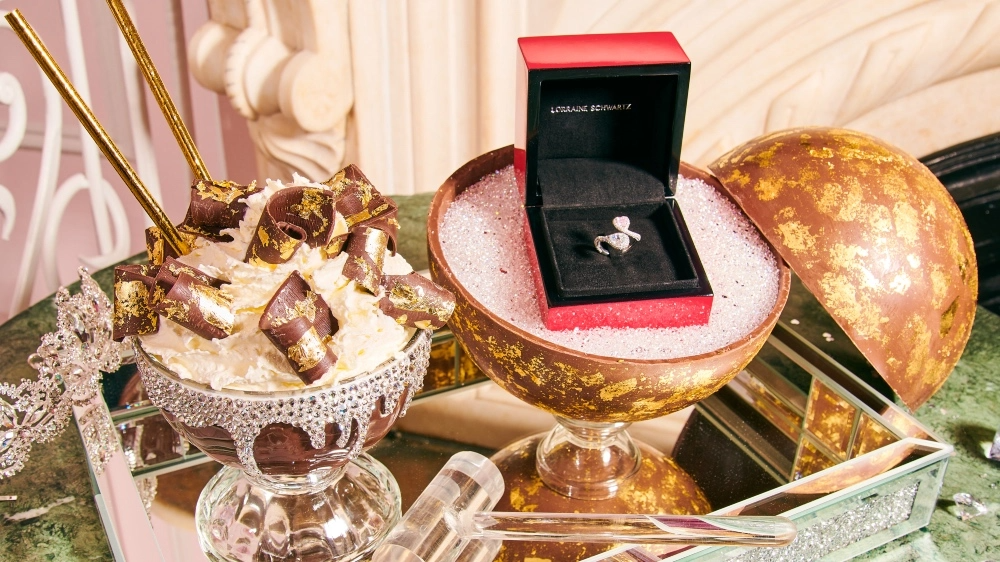 Độc lạ ngày Valentine: Ăn tráng miệng sô-cô-la được tặng kim cương 18 carat