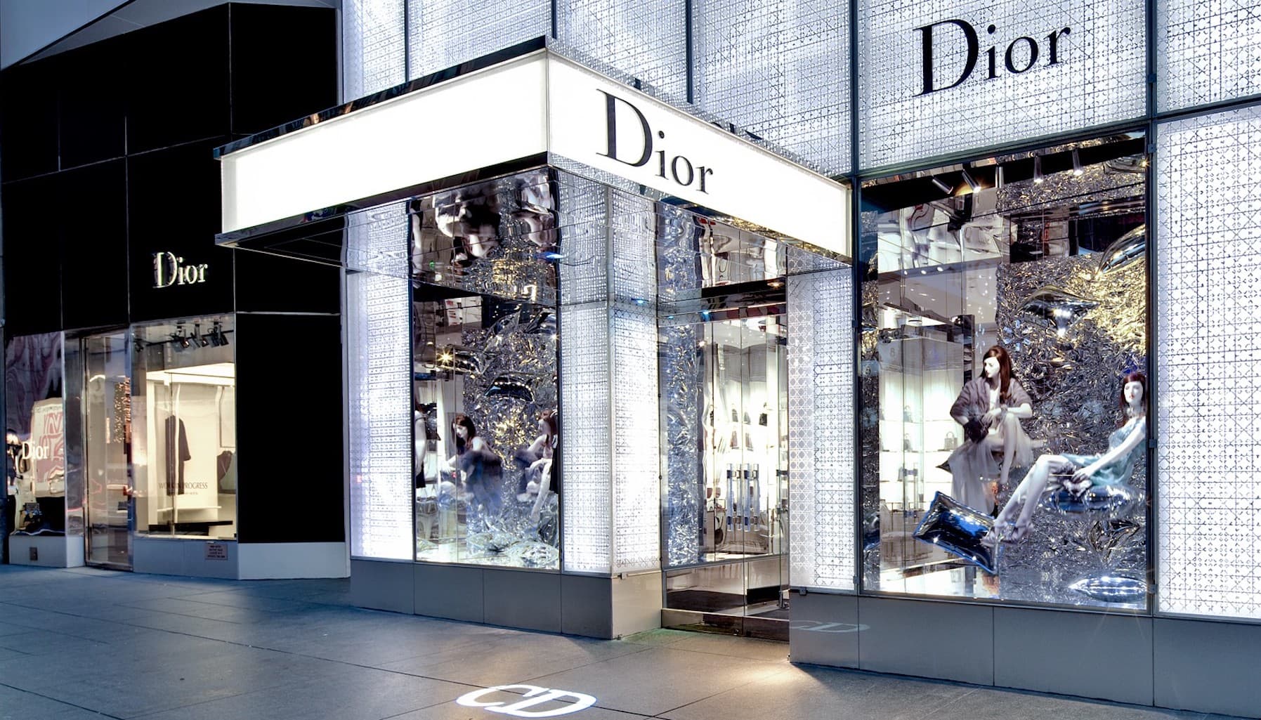 Dior và Louis Vuitton "về chung nhà" sau thương vụ hơn 12 tỉ Euro