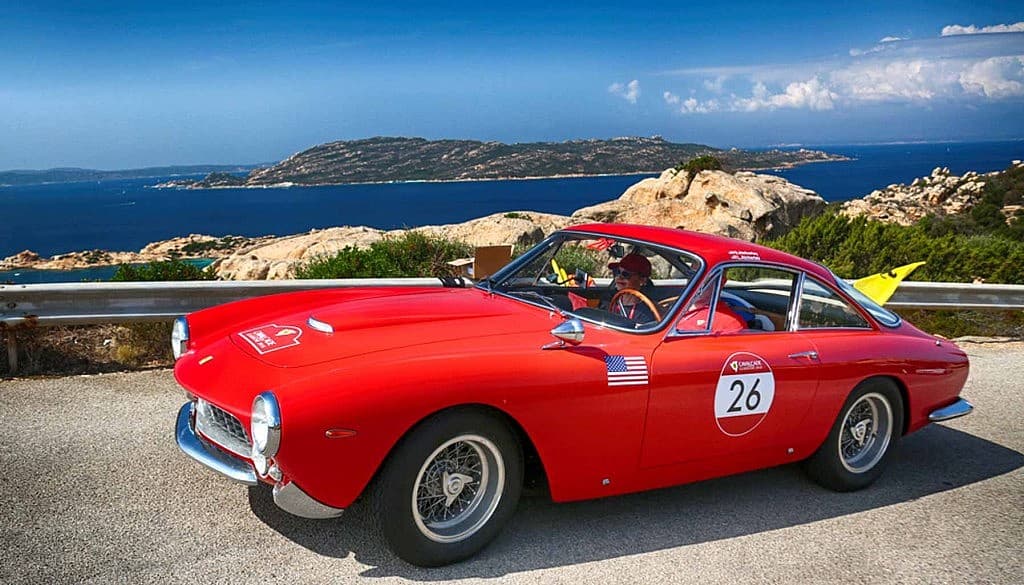 Xế cổ Ferrari ngao du trên đất Ý