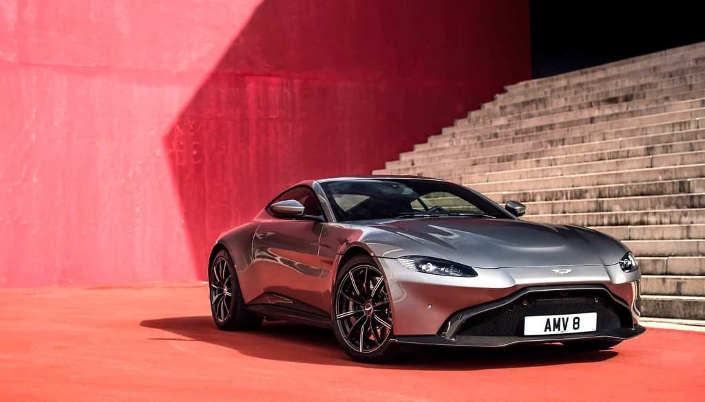 Aston Martin Vantage: Vẻ đẹp bất kham