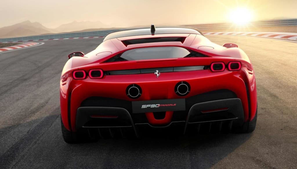 Sức mạnh lai hợp ấn tượng trong "cỗ máy tốc độ" mới của Ferrari