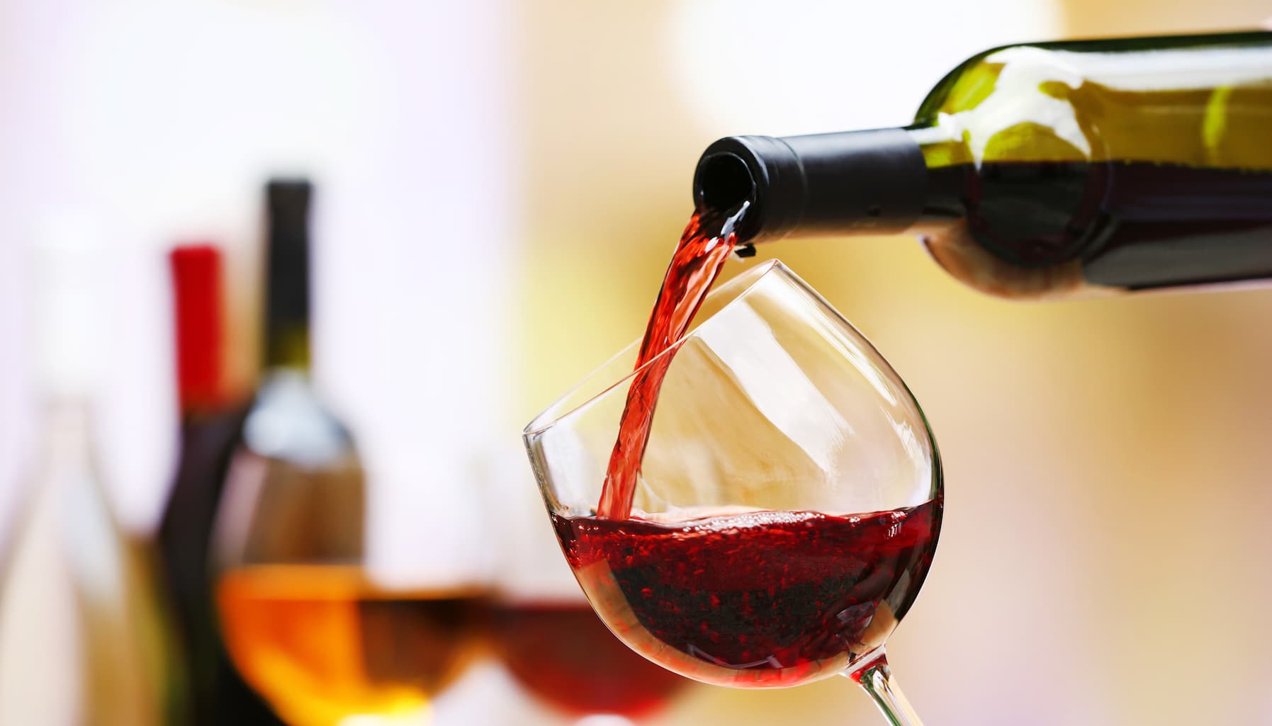 COVID-19: Thời của đấu giá & trải nghiệm thử rượu vang trực tuyến