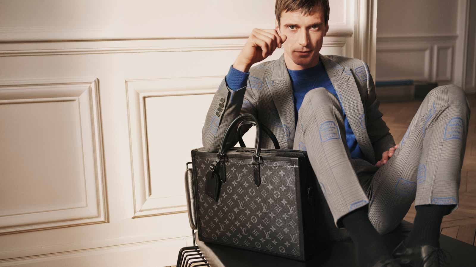 Nâng tầm vẻ lịch lãm của quý ông hiện đại với túi Louis Vuitton “New Formals”