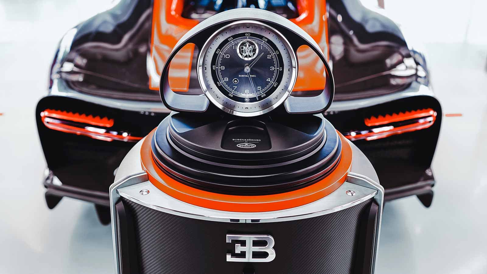 Hộp lên dây đồng hồ phiên bản giới hạn mang dấu ấn “quái thú tốc độ” của Bugatti