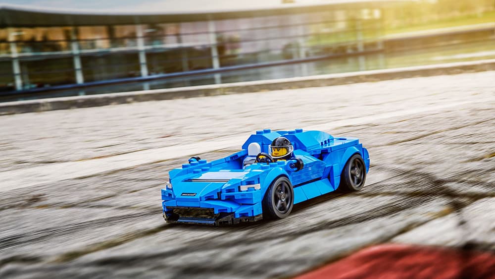 Lego kết hợp với McLaren tạo ra phiên bản “tí hon” của siêu xe mui trần 1,7 triệu USD