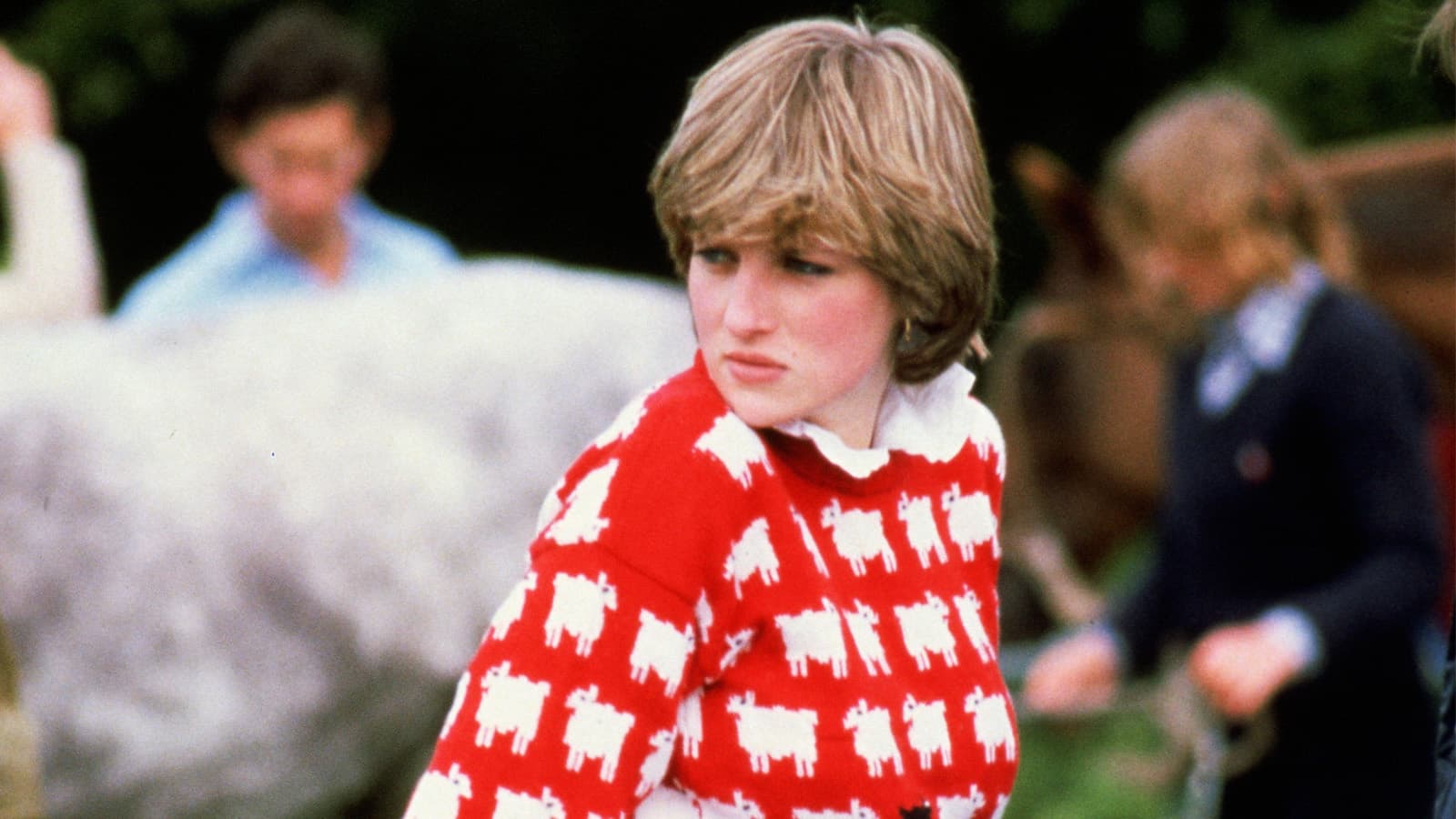 Thương hiệu áo len yêu thích của Công nương Diana trở lại “đường đua” thời trang