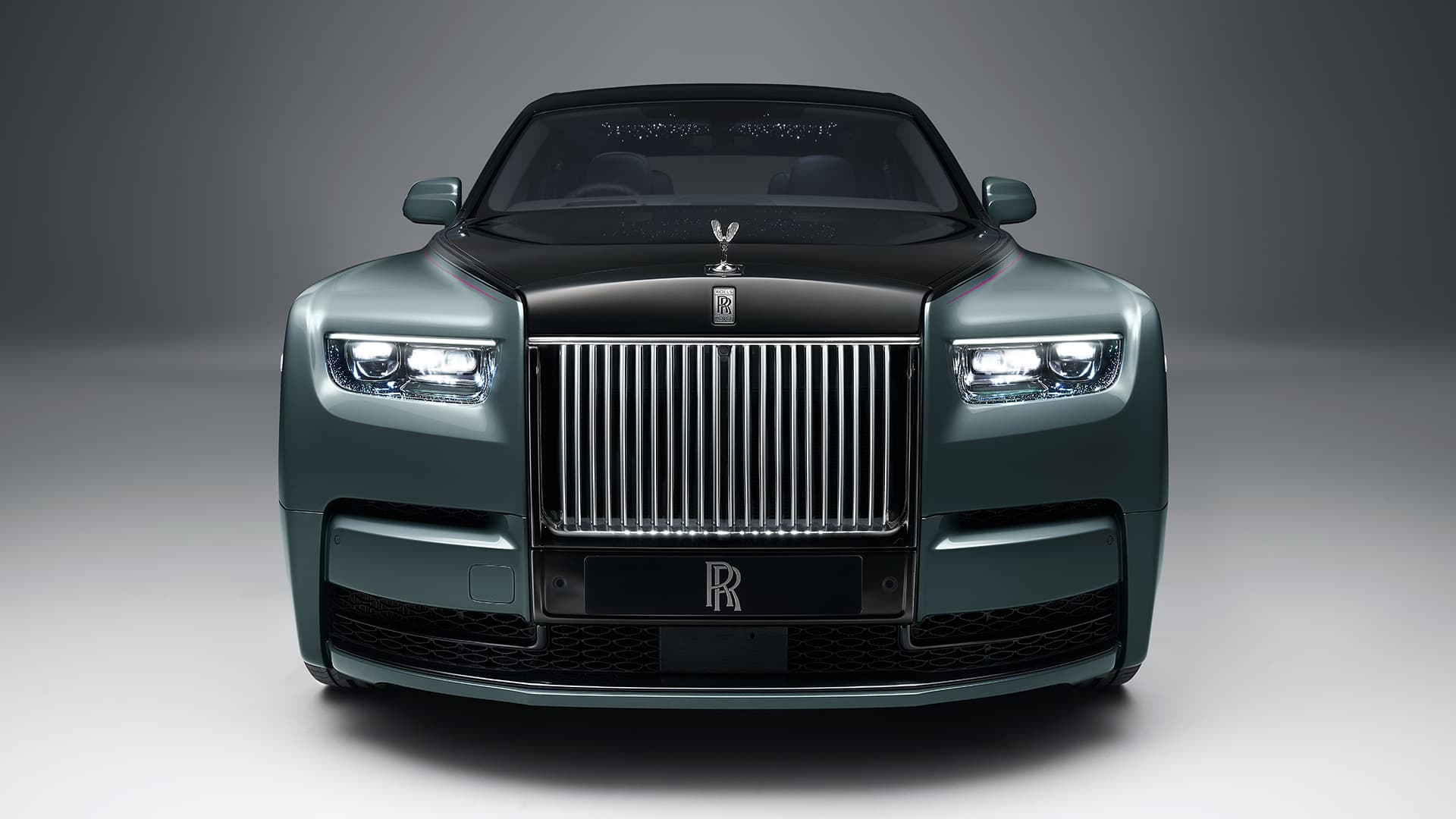 Rolls-Royce Phantom hé lộ diện mạo mới