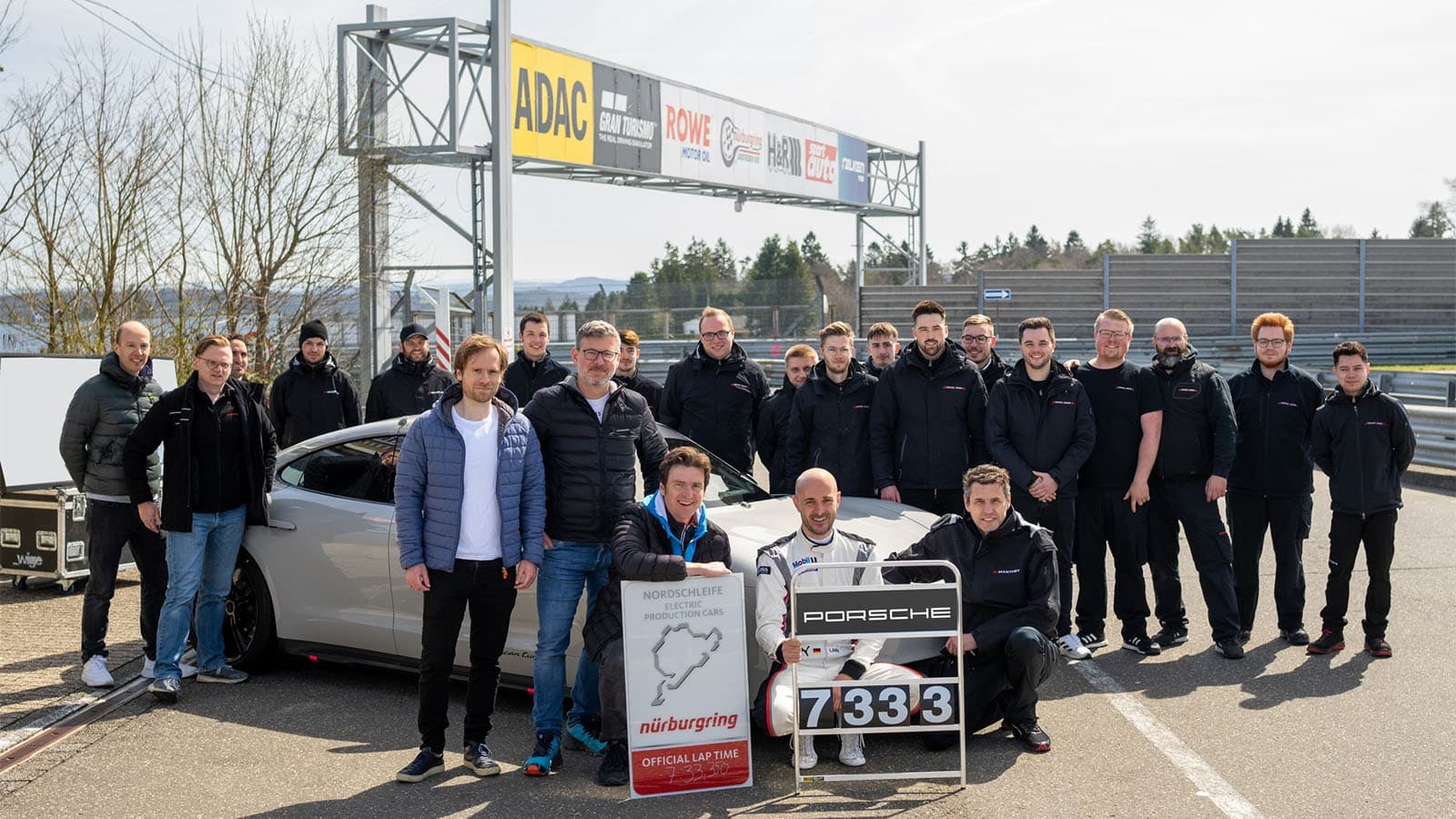 Kỷ lục mới của Porsche Taycan trên đường đua Nürburgring