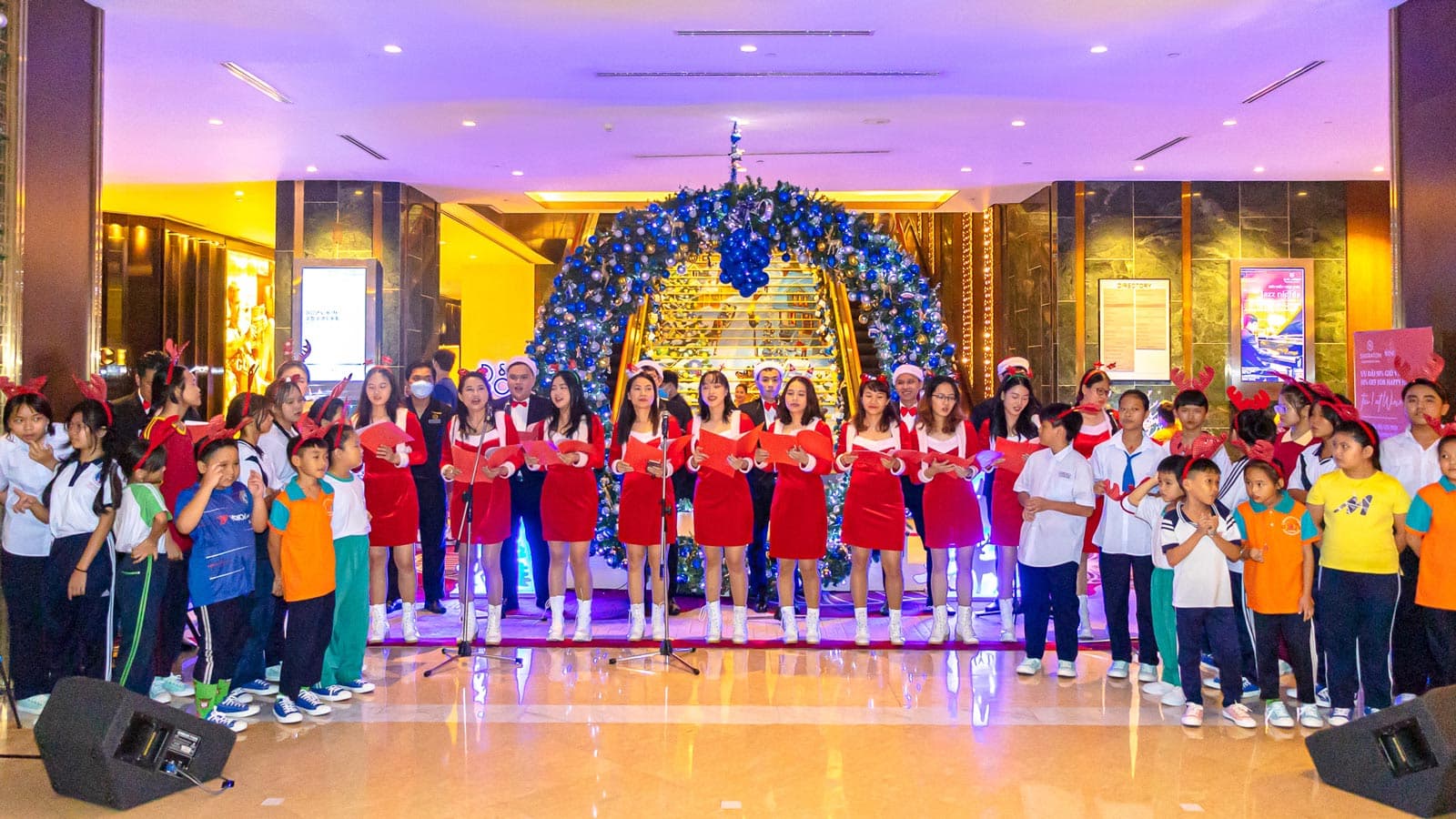 Lễ thắp sáng cây thông Giáng sinh 2022 cùng dự án Serve360 diễn ra tại khách sạn Sheraton Saigon