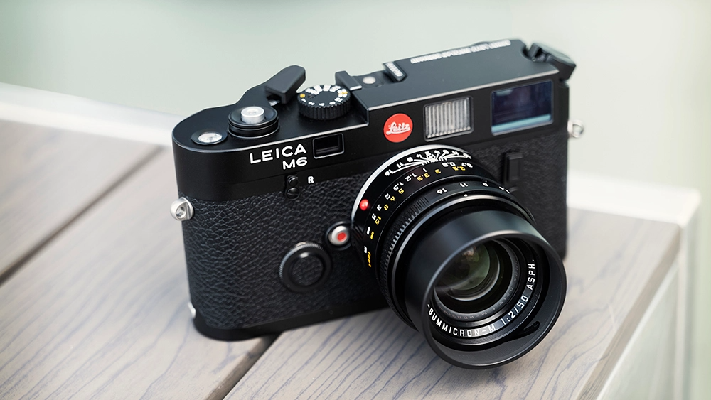 Chiếc máy ảnh huyền thoại Leica M6 được chế tạo như thế nào?