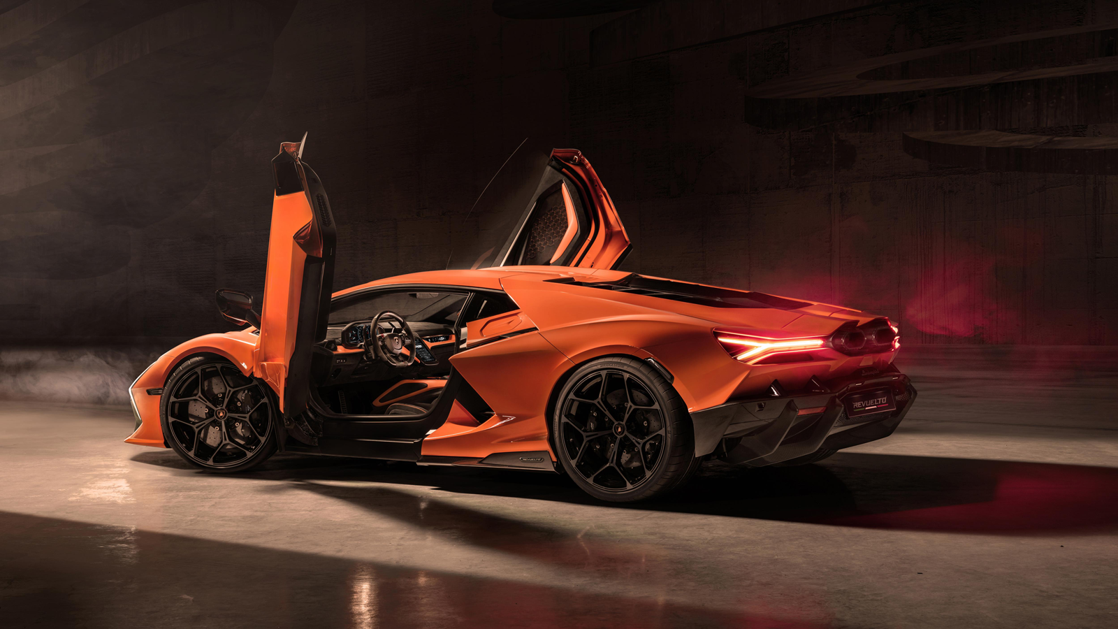 Ngắm nhìn siêu xe động cơ lai hợp kỷ niệm 60 năm thương hiệu Lamborghini 